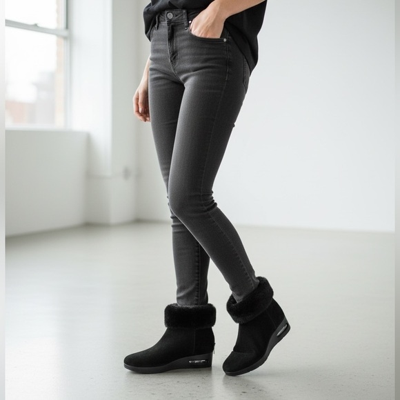 DKNY Black Faux Fur Wedge Ankle Boots - Size 10 - Picture 5 of 8